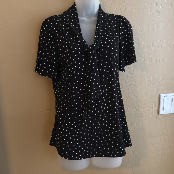 Dress top SS NWT black white dot V neck Large non cling fitted flowing stitchfix - Picture 5 of 7